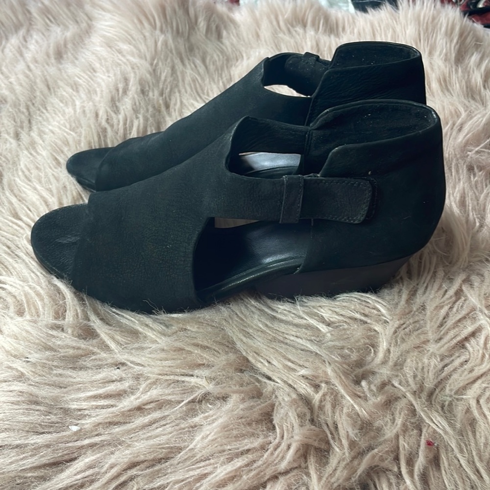 Eileen Fisher black leather wedge sandals size 7.5